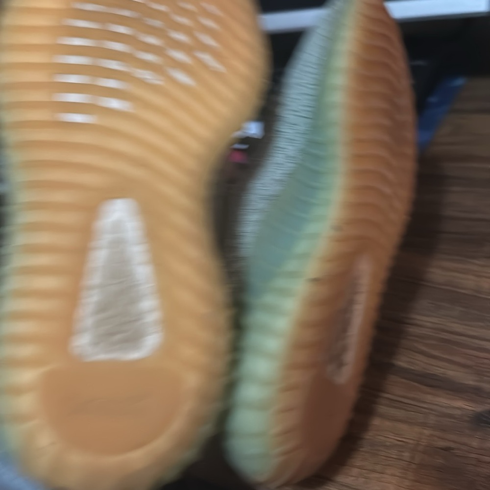 Yezzy - Picture 5 of 8